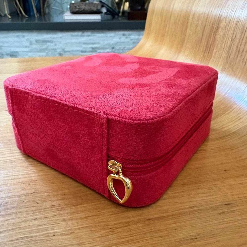 compact red travel jewelry case - Picture 2 of 7
